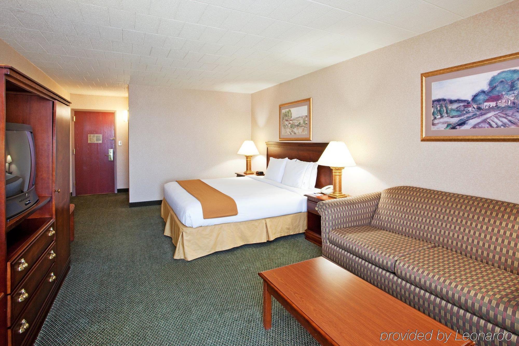 Holiday Inn Express And Suites Pittsburgh West Mifflin By Ihg Room photo