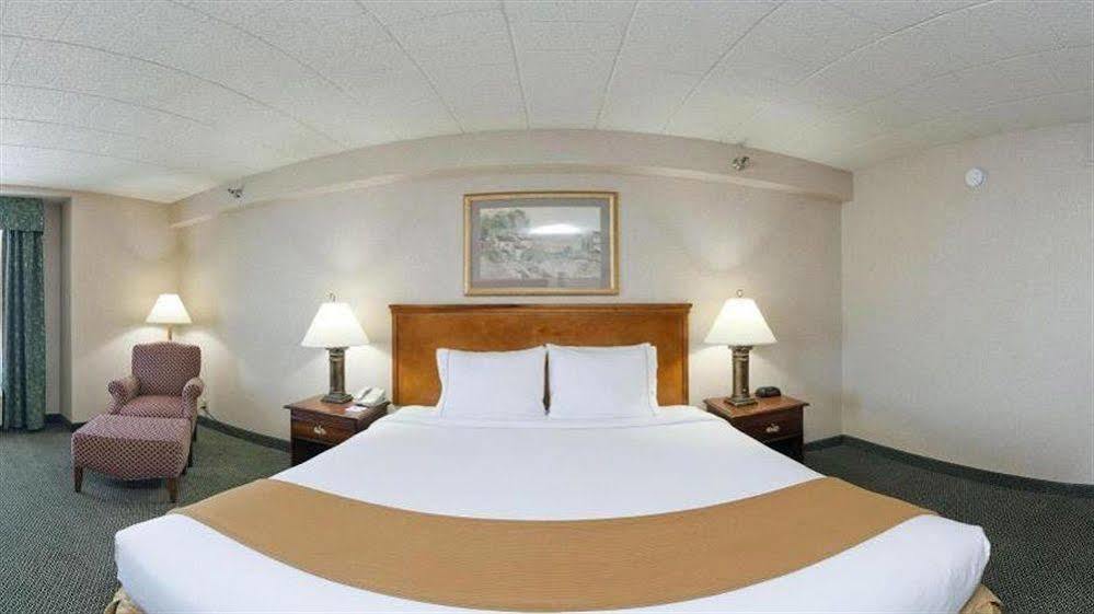 Holiday Inn Express And Suites Pittsburgh West Mifflin By Ihg Exterior photo
